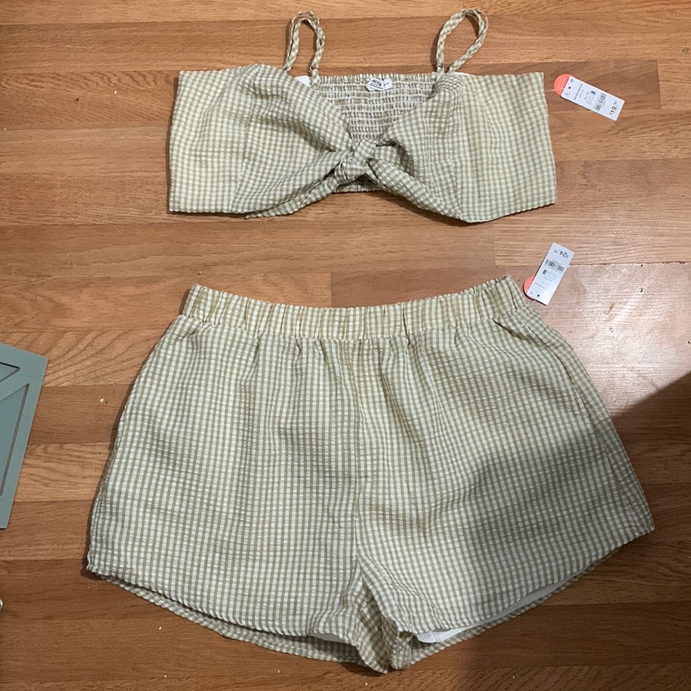 Beautiful crop top & short with white and beige plaid. Linen on the inside short